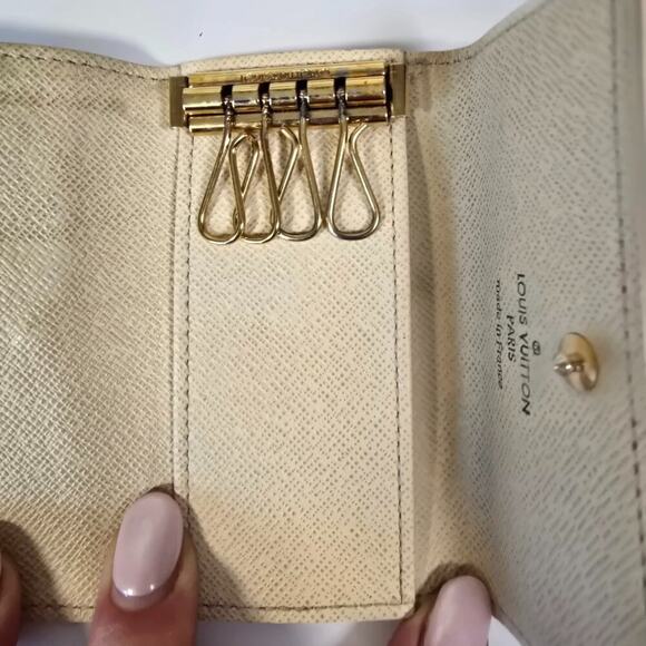 Louis Vuitton Damier Azur 4 Key Holder case - Picture 5 of 9